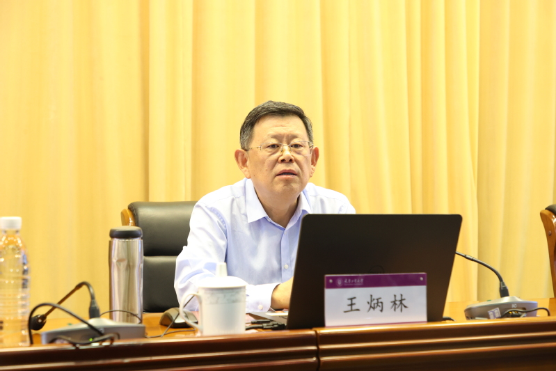 我校举办深入贯彻中央八项规定精...